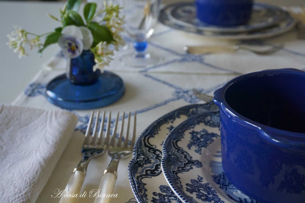 Tablescape in blue and white a casa di Bianca